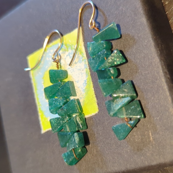 Green aventurine on 14k rolled gold earrings, in artist painted gift box - Picture 3 of 8